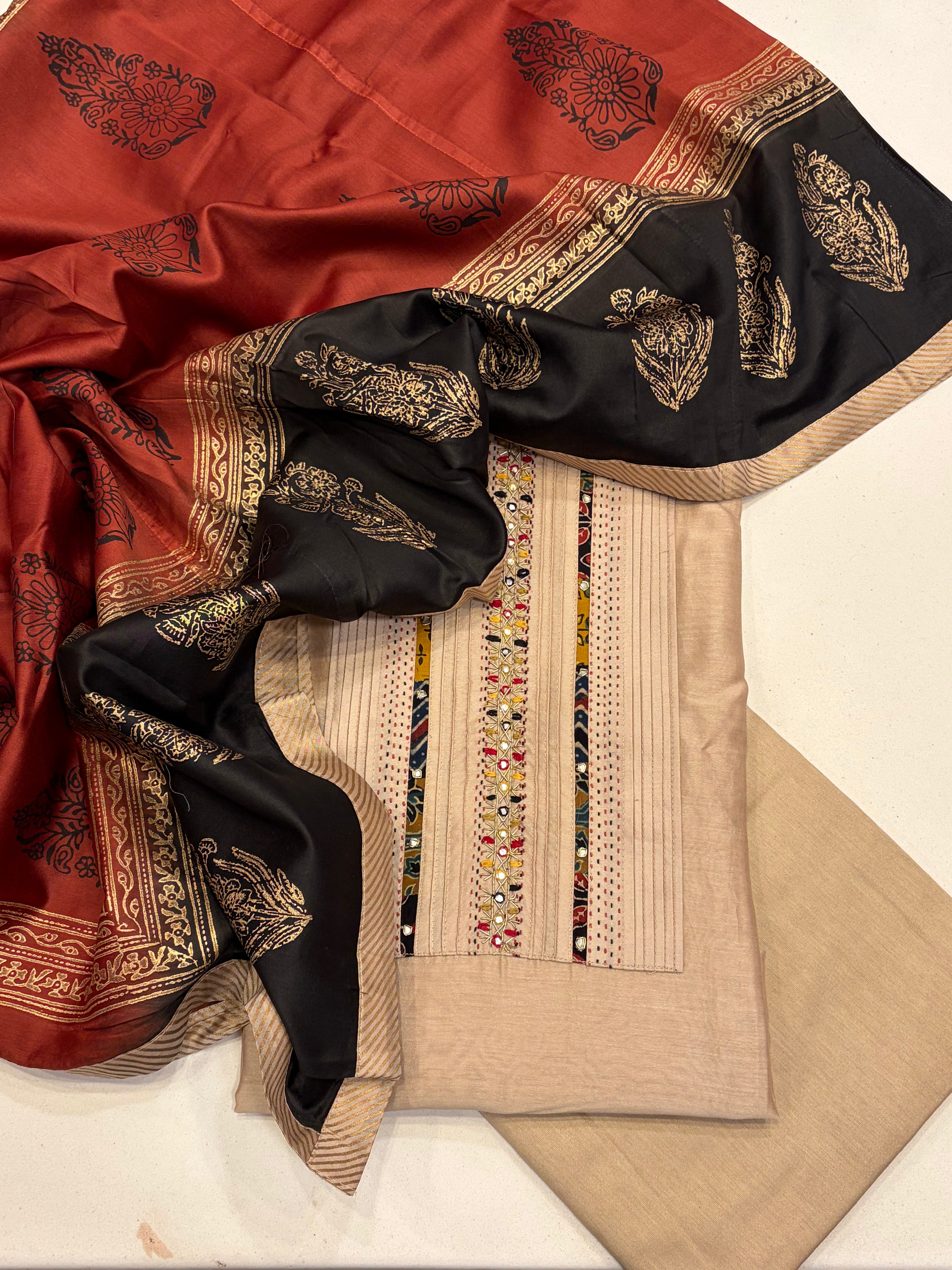 Premium Pure Maheshwari Suit Set with Dual-Tone Maheshwari Dupatta