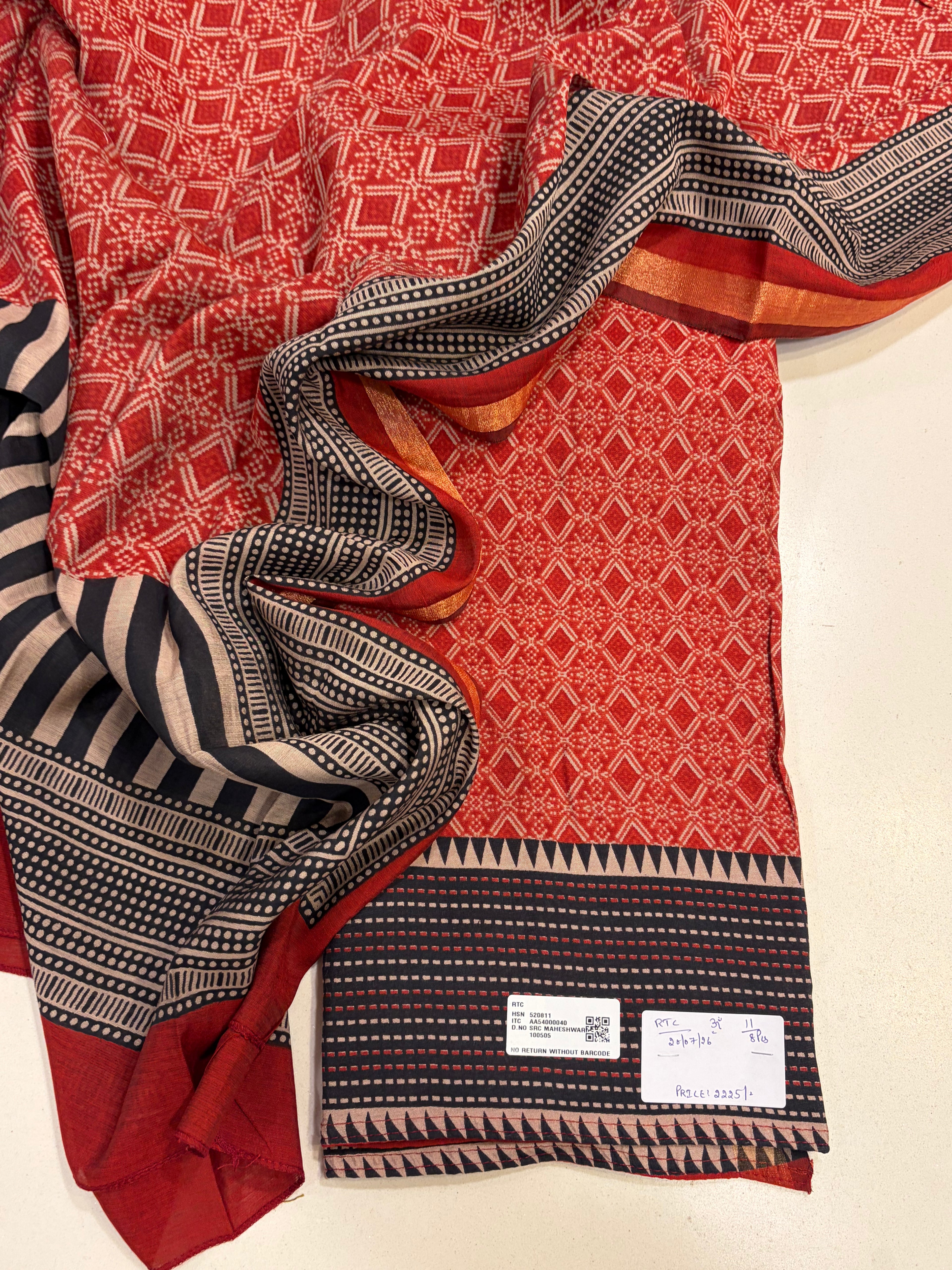 ✨ Festive Elegance in Maheshwari Silk ✨