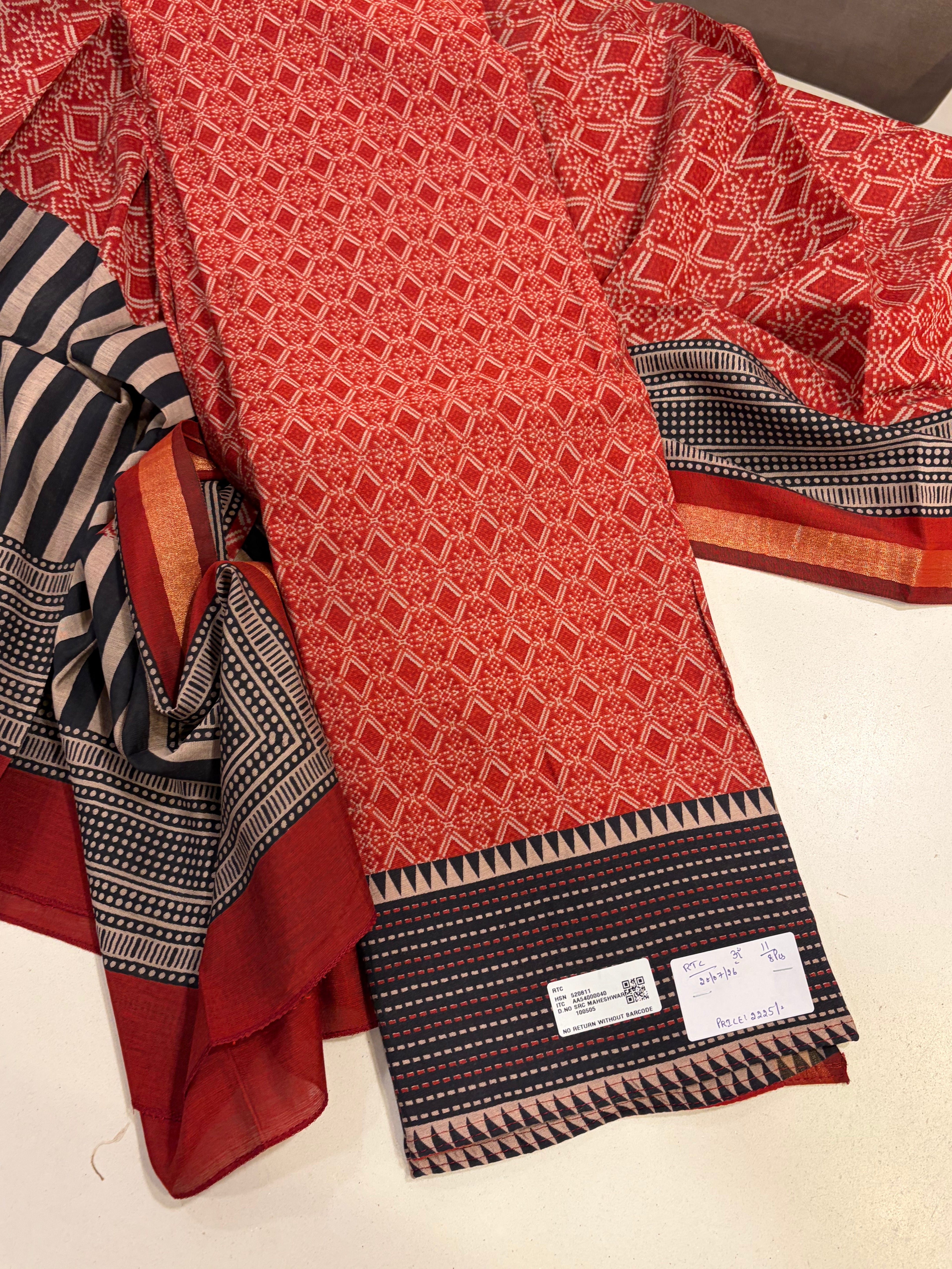 ✨ Festive Elegance in Maheshwari Silk ✨