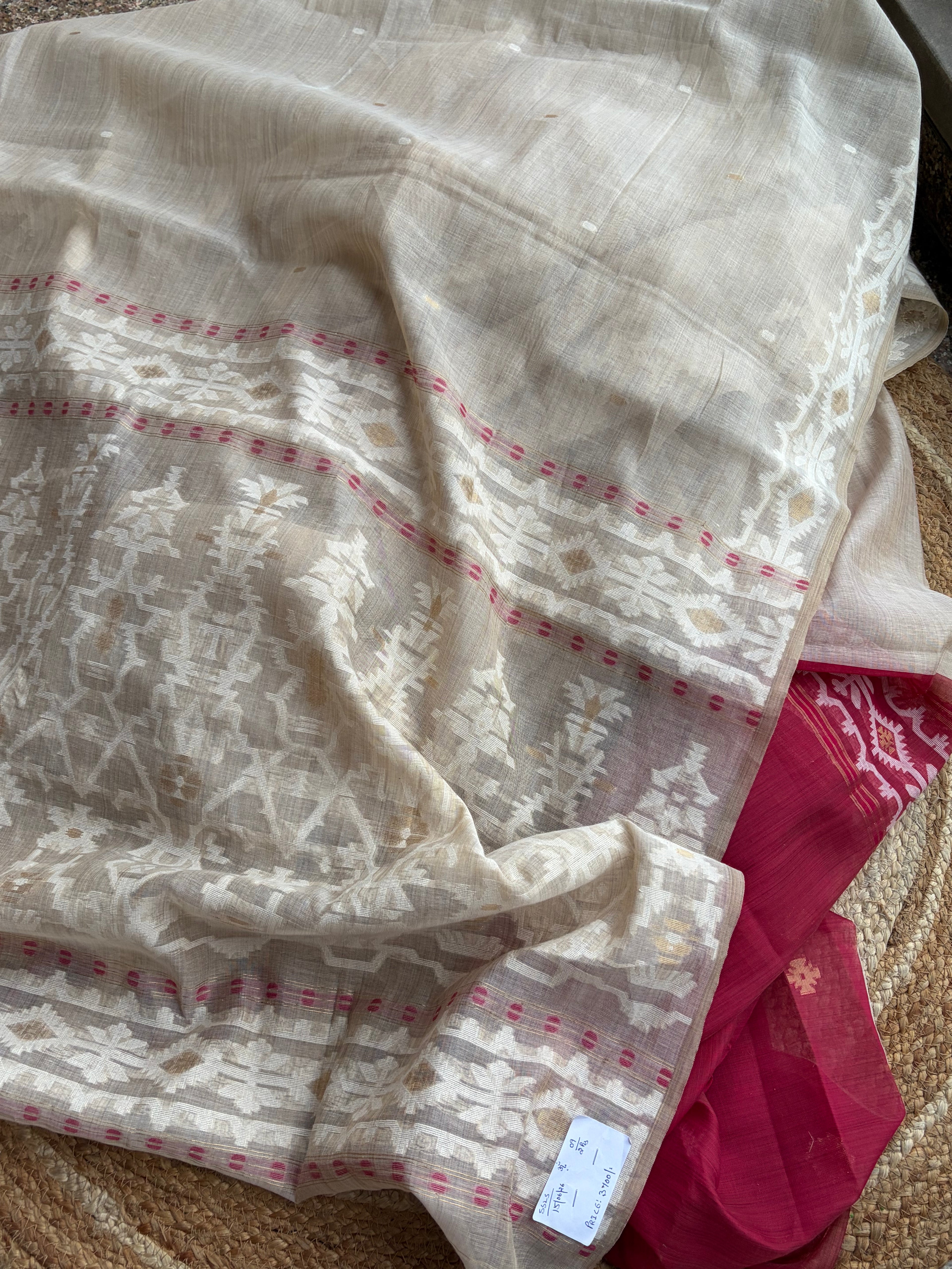 Ivory Jamdani Maheshwari Saree with Contrast Woven Blouse
