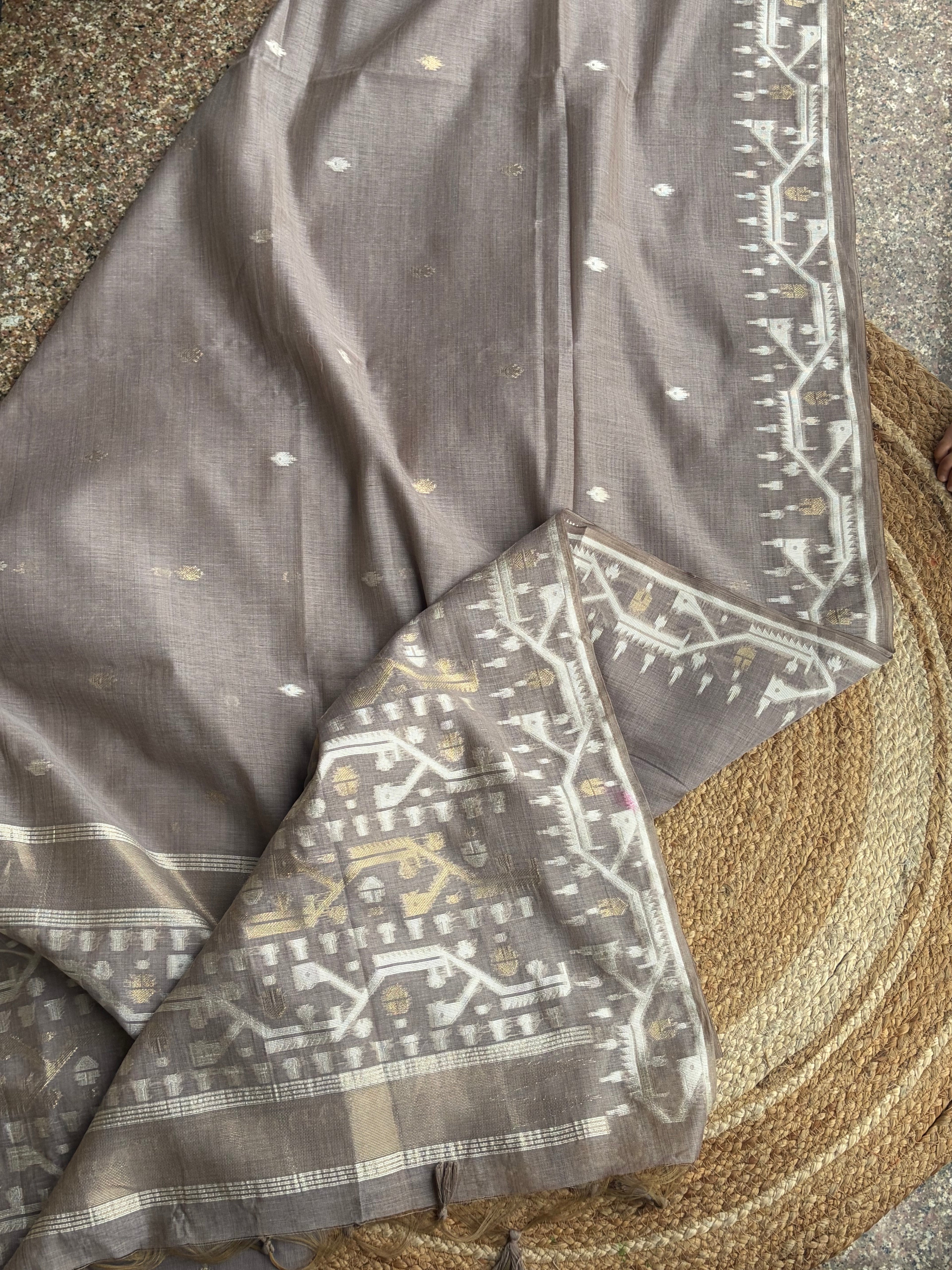 Pure Maheshwari Jamdani Saree – Heritage Woven Elegance