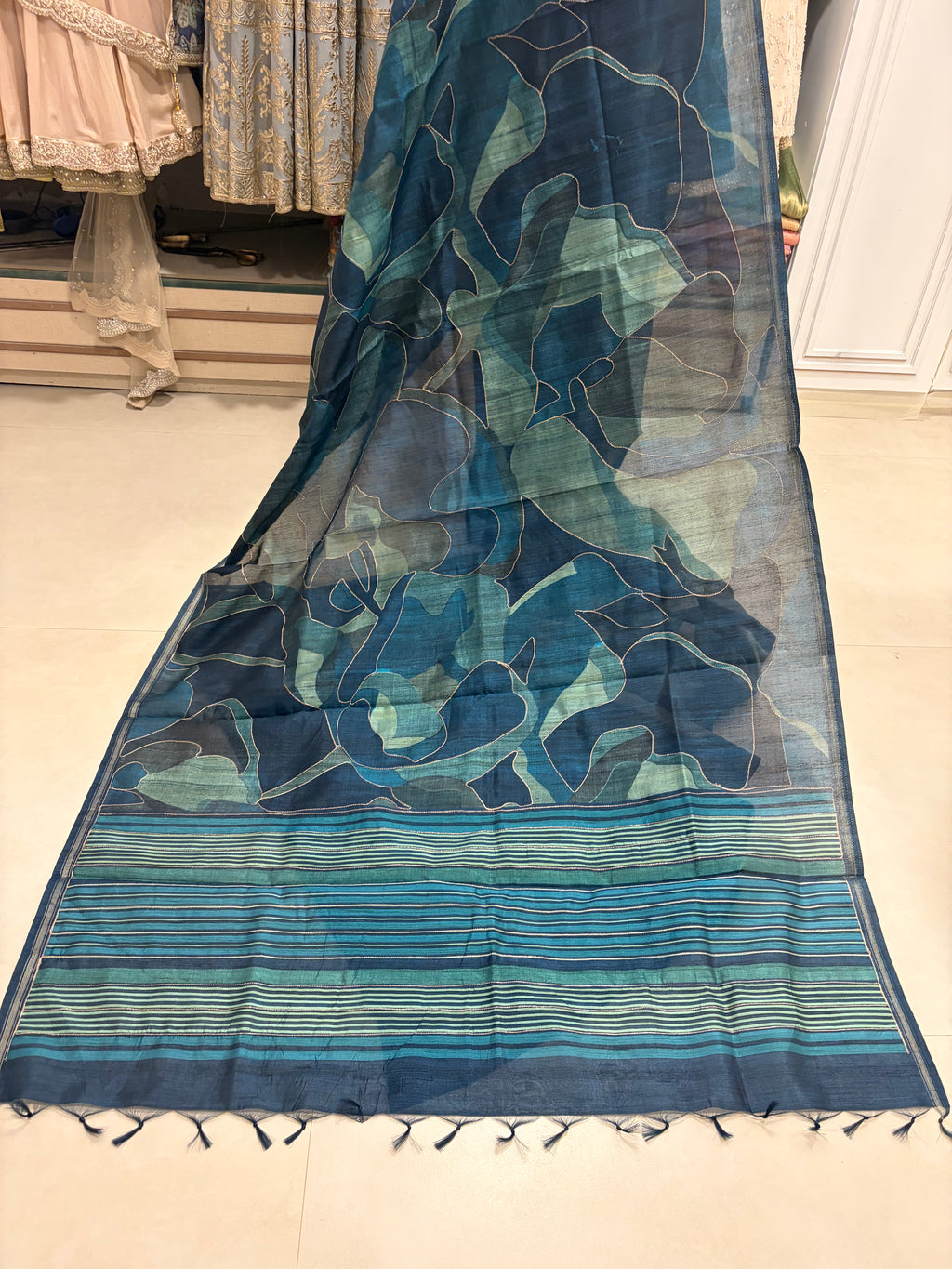 Maheshwari Tussar Abstract – Effortless Sophistication