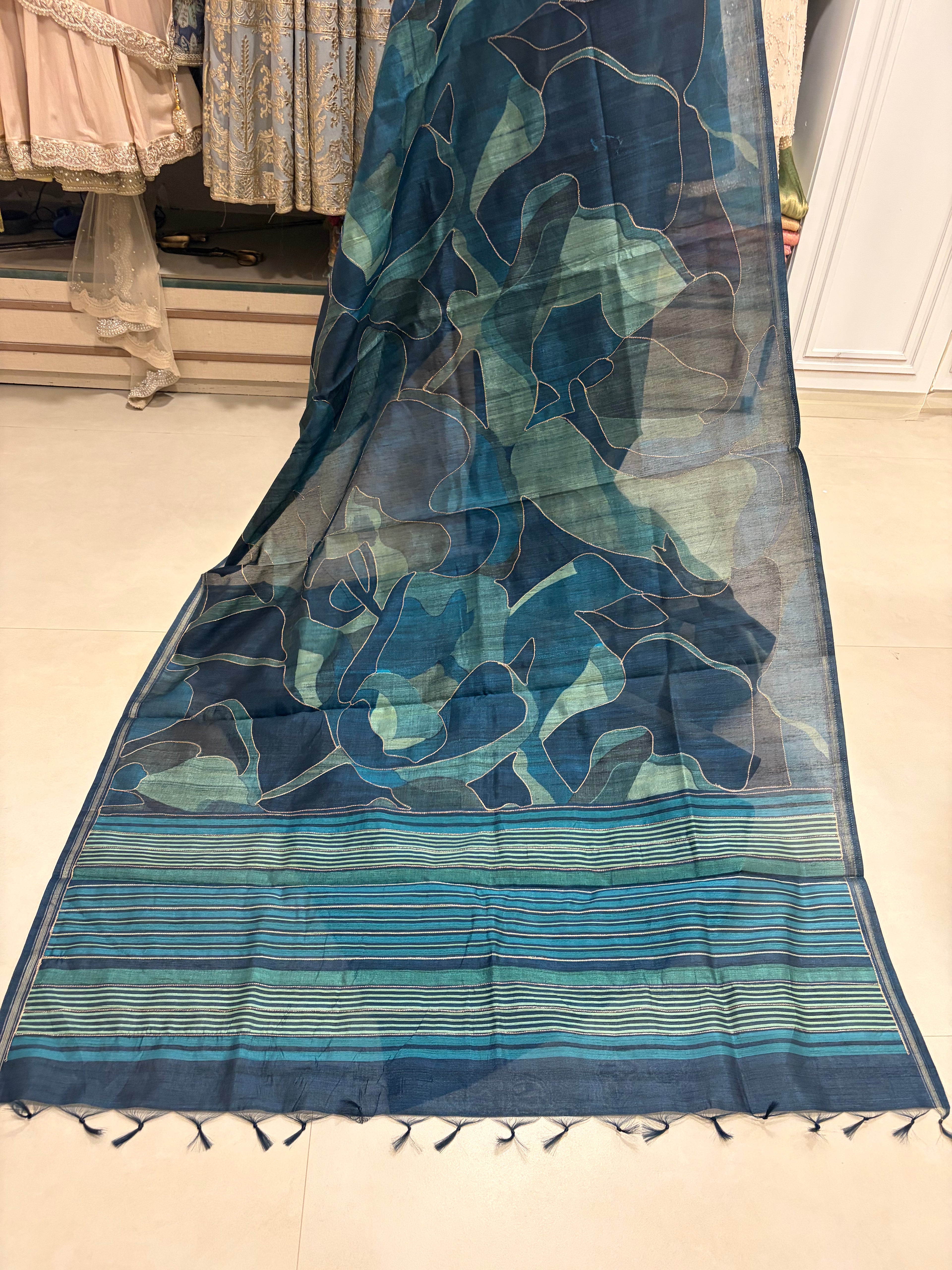 Maheshwari Tussar Abstract – Effortless Sophistication