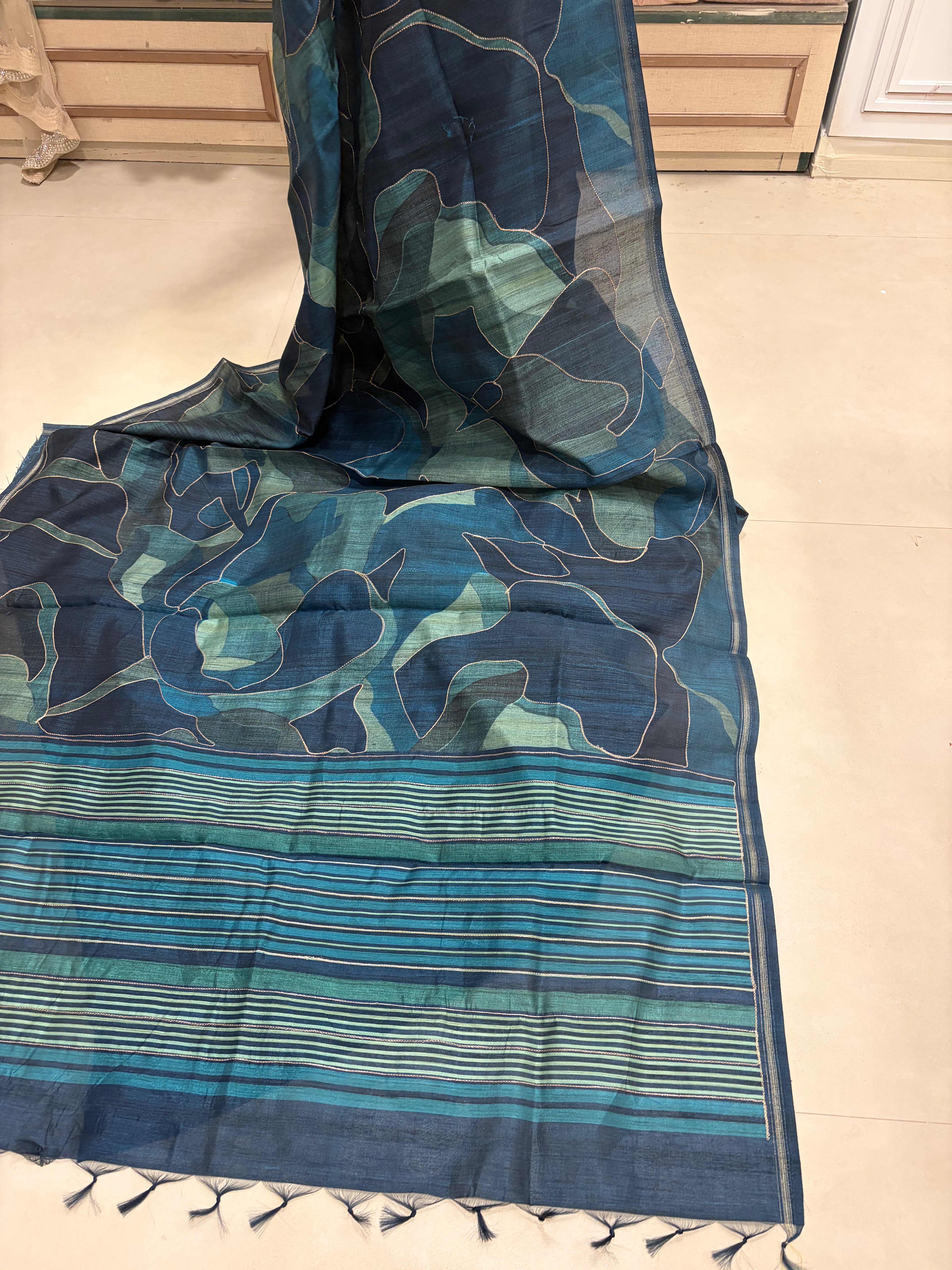Maheshwari Tussar Abstract – Effortless Sophistication